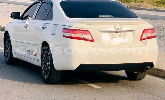 Ra Àlòkù Toyota Camry funfun Ọkọ̀ in Cotonou ni Benin Ra Àlòkù Toyota Camry funfun Ọkọ̀ in Cotonou ni Benin