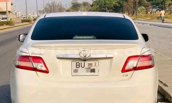 Ra Àlòkù Toyota Camry funfun Ọkọ̀ in Cotonou ni Benin Ra Àlòkù Toyota Camry funfun Ọkọ̀ in Cotonou ni Benin