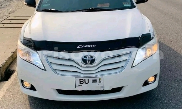 Ra Àlòkù Toyota Camry funfun Ọkọ̀ in Cotonou ni Benin Ra Àlòkù Toyota Camry funfun Ọkọ̀ in Cotonou ni Benin
