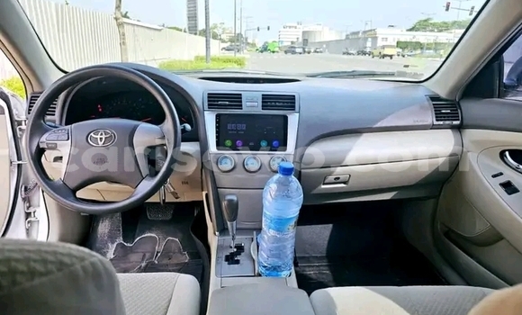 Ra Àlòkù Toyota Camry funfun Ọkọ̀ in Cotonou ni Benin Ra Àlòkù Toyota Camry funfun Ọkọ̀ in Cotonou ni Benin