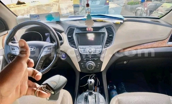Ra Àlòkù Hyundai Santa Fe funfun Ọkọ̀ in Cotonou ni Benin Ra Àlòkù Hyundai Santa Fe funfun Ọkọ̀ in Cotonou ni Benin