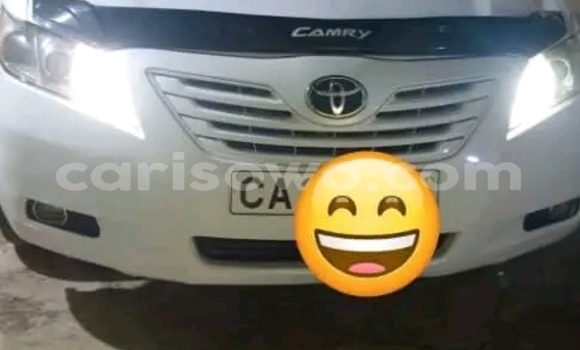 Ra Àlòkù Toyota Camry funfun Ọkọ̀ in Cotonou ni Benin Ra Àlòkù Toyota Camry funfun Ọkọ̀ in Cotonou ni Benin