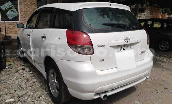 Ra Àlòkù Toyota Matrix funfun Ọkọ̀ in Cotonou ni Benin