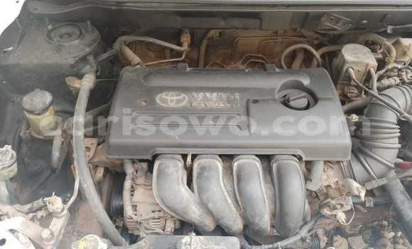 Ra Àlòkù Toyota Matrix funfun Ọkọ̀ in Cotonou ni Benin Ra Àlòkù Toyota Matrix funfun Ọkọ̀ in Cotonou ni Benin