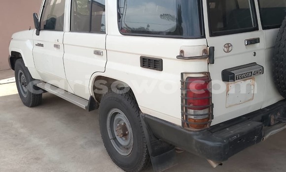 Acheter Occasion Voiture Toyota Land Cruiser Gris à Cotonou, Benin Acheter Occasion Voiture Toyota Land Cruiser Gris à Cotonou, Benin