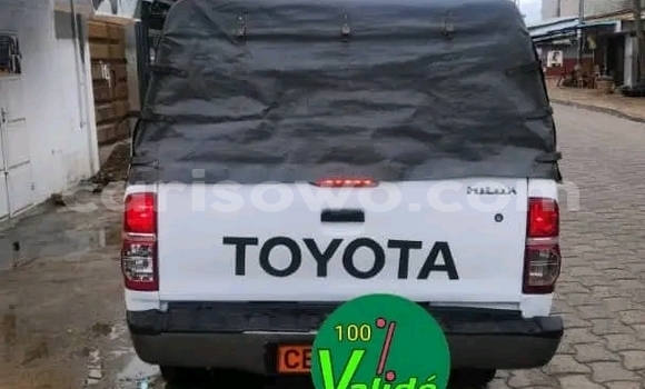 Sayi Na hannu Toyota Hilux White Mota in Cotonou a Benin Sayi Na hannu Toyota Hilux White Mota in Cotonou a Benin