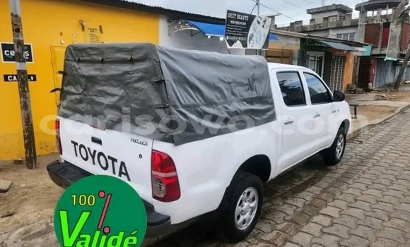 Sayi Na hannu Toyota Hilux White Mota in Cotonou a Benin Sayi Na hannu Toyota Hilux White Mota in Cotonou a Benin