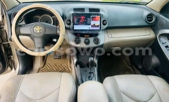 Sayi Na hannu Toyota RAV4 Sauran Mota in Cotonou a Benin Sayi Na hannu Toyota RAV4 Sauran Mota in Cotonou a Benin