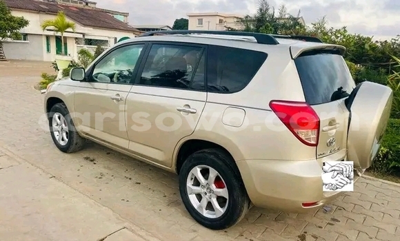 Sayi Na hannu Toyota RAV4 Sauran Mota in Cotonou a Benin Sayi Na hannu Toyota RAV4 Sauran Mota in Cotonou a Benin