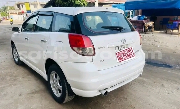 Sayi Na hannu Toyota Matrix White Mota in Cotonou a Benin