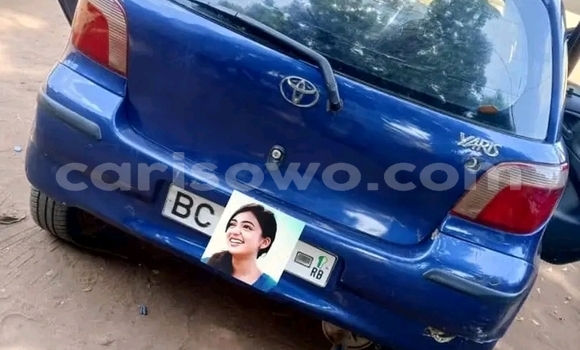 Sayi Na hannu Toyota Yaris Blue Mota in Cotonou a Benin