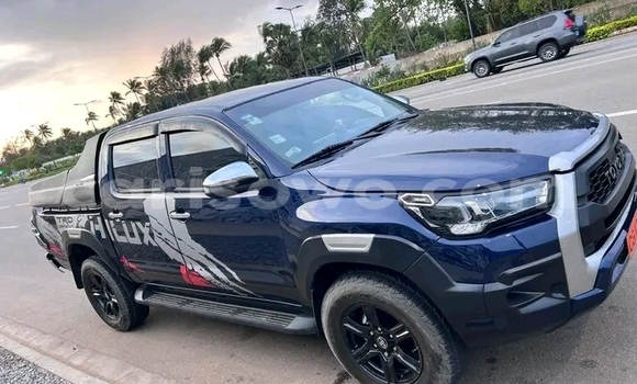 Sayi Na hannu Toyota Hilux Black Mota in Cotonou a Benin