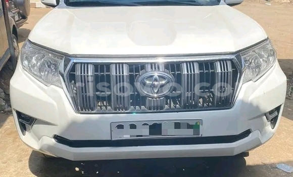 Sayi Na hannu Toyota Prado White Mota in Cotonou a Benin Sayi Na hannu Toyota Prado White Mota in Cotonou a Benin