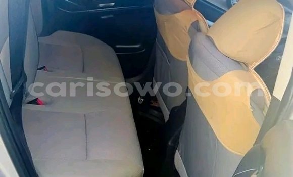 Buy Used Toyota Matrix White Car in Cotonou in Benign Buy Used Toyota Matrix White Car in Cotonou in Benign