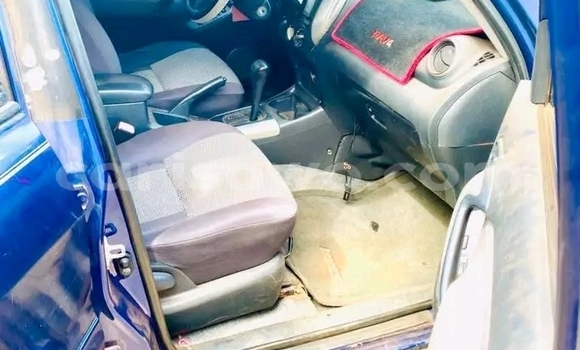 Sayi Na hannu Toyota RAV4 Blue Mota in Cotonou a Benin Sayi Na hannu Toyota RAV4 Blue Mota in Cotonou a Benin