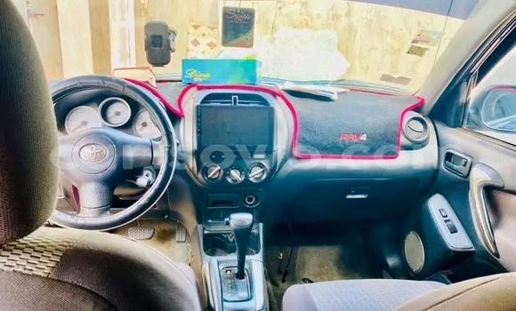 Sayi Na hannu Toyota RAV4 Blue Mota in Cotonou a Benin Sayi Na hannu Toyota RAV4 Blue Mota in Cotonou a Benin