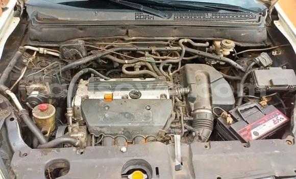 Ra Àlòkù Honda CR–V funfun Ọkọ̀ in Ouidah ni Benin