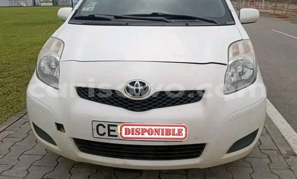 Sayi Na hannu Toyota Yaris White Mota in Cotonou a Benin Sayi Na hannu Toyota Yaris White Mota in Cotonou a Benin