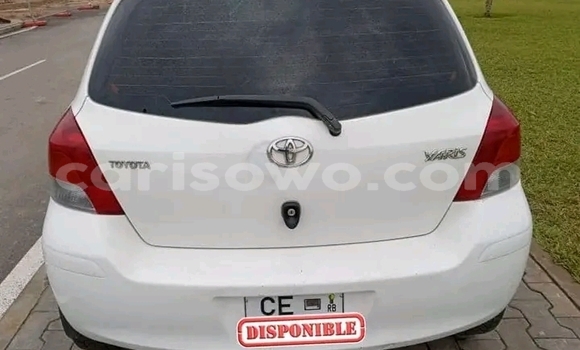 Sayi Na hannu Toyota Yaris White Mota in Cotonou a Benin Sayi Na hannu Toyota Yaris White Mota in Cotonou a Benin