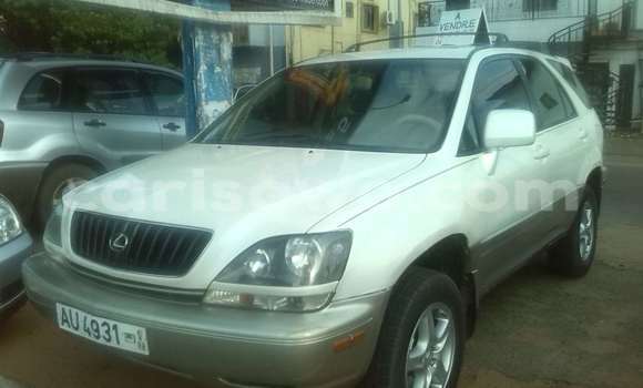 Sayi Na hannu Lexus RX 300 White Mota in Cotonou a Benin