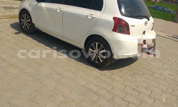 Buy Used Toyota Yaris White Car in Cotonou in Benign