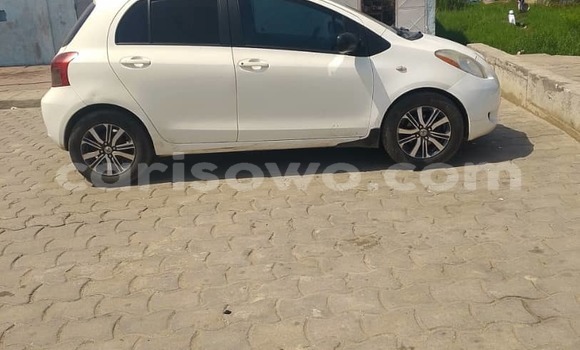 Ra Àlòkù Toyota Yaris funfun Ọkọ̀ in Cotonou ni Benin Ra Àlòkù Toyota Yaris funfun Ọkọ̀ in Cotonou ni Benin