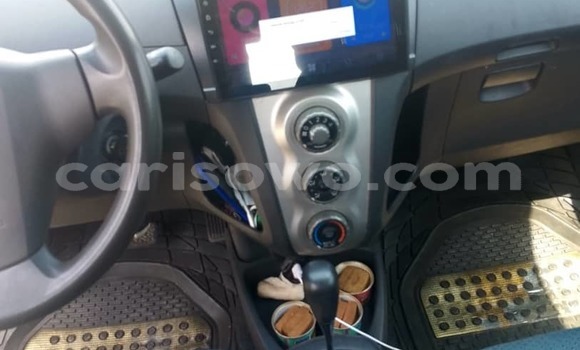 Ra Àlòkù Toyota Yaris funfun Ọkọ̀ in Cotonou ni Benin Ra Àlòkù Toyota Yaris funfun Ọkọ̀ in Cotonou ni Benin