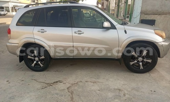 Sayi Na hannu Toyota RAV4 Azurfa Mota in Cotonou a Benin Sayi Na hannu Toyota RAV4 Azurfa Mota in Cotonou a Benin