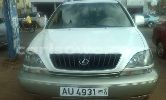 Sayi Na hannu Lexus RX 300 White Mota in Cotonou a Benin Sayi Na hannu Lexus RX 300 White Mota in Cotonou a Benin