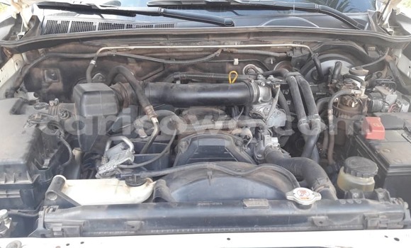 Ra Àlòkù Toyota Hilux funfun Ọkọ̀ in Cotonou ni Benin Ra Àlòkù Toyota Hilux funfun Ọkọ̀ in Cotonou ni Benin