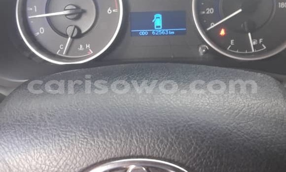 Ra Àlòkù Toyota Hilux funfun Ọkọ̀ in Cotonou ni Benin Ra Àlòkù Toyota Hilux funfun Ọkọ̀ in Cotonou ni Benin