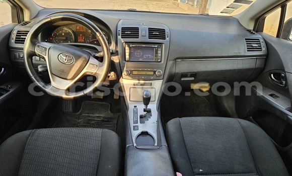 Sayi Na hannu Toyota Avensis Brown Mota in Cotonou a Benin Sayi Na hannu Toyota Avensis Brown Mota in Cotonou a Benin