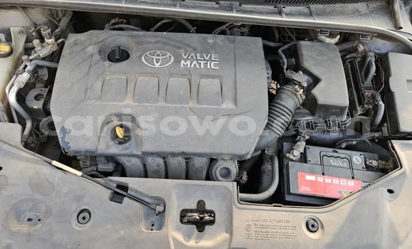 Sayi Na hannu Toyota Avensis Brown Mota in Cotonou a Benin Sayi Na hannu Toyota Avensis Brown Mota in Cotonou a Benin