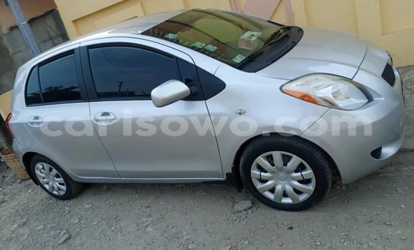 Sayi Na hannu Toyota Yaris Azurfa Mota in Cotonou a Benin Sayi Na hannu Toyota Yaris Azurfa Mota in Cotonou a Benin