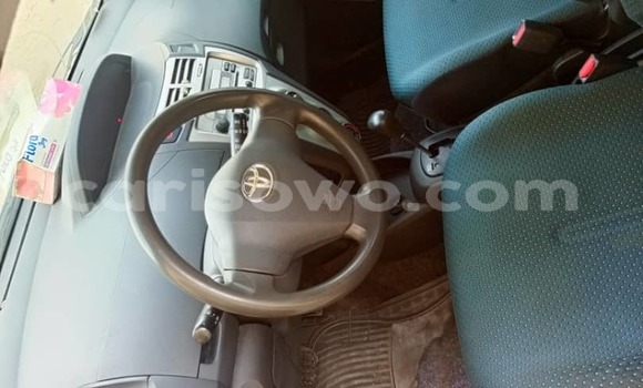 Sayi Na hannu Toyota Yaris Azurfa Mota in Cotonou a Benin Sayi Na hannu Toyota Yaris Azurfa Mota in Cotonou a Benin