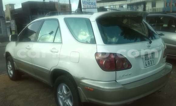 Sayi Na hannu Lexus RX 300 White Mota in Cotonou a Benin Sayi Na hannu Lexus RX 300 White Mota in Cotonou a Benin