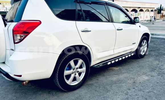 Ra Àlòkù Toyota RAV4 funfun Ọkọ̀ in Cotonou ni Benin Ra Àlòkù Toyota RAV4 funfun Ọkọ̀ in Cotonou ni Benin