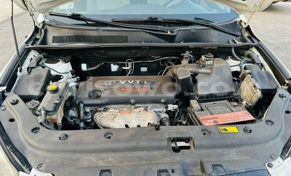 Ra Àlòkù Toyota RAV4 funfun Ọkọ̀ in Cotonou ni Benin Ra Àlòkù Toyota RAV4 funfun Ọkọ̀ in Cotonou ni Benin