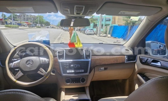 Sayi Na hannu Mercedes-Benz ML–Class Azurfa Mota in Cotonou a Benin Sayi Na hannu Mercedes-Benz ML–Class Azurfa Mota in Cotonou a Benin