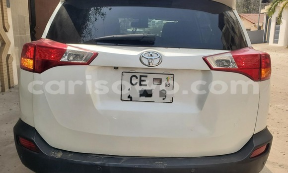 Sayi Na hannu Toyota RAV4 White Mota in Cotonou a Benin Sayi Na hannu Toyota RAV4 White Mota in Cotonou a Benin