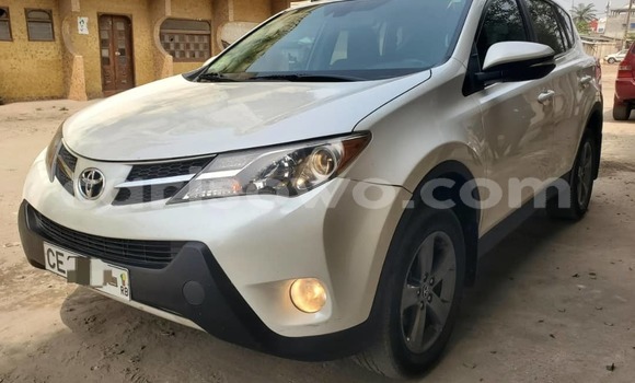 Sayi Na hannu Toyota RAV4 White Mota in Cotonou a Benin Sayi Na hannu Toyota RAV4 White Mota in Cotonou a Benin