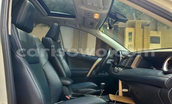 Sayi Na hannu Toyota RAV4 White Mota in Cotonou a Benin Sayi Na hannu Toyota RAV4 White Mota in Cotonou a Benin