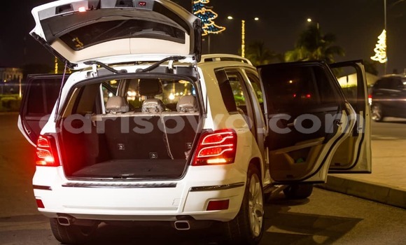 Acheter Occasion Voiture Mercedes-Benz GLK–Class Blanc à Cotonou, Benin Acheter Occasion Voiture Mercedes-Benz GLK–Class Blanc à Cotonou, Benin