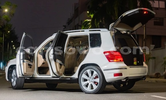 Acheter Occasion Voiture Mercedes-Benz GLK–Class Blanc à Cotonou, Benin Acheter Occasion Voiture Mercedes-Benz GLK–Class Blanc à Cotonou, Benin