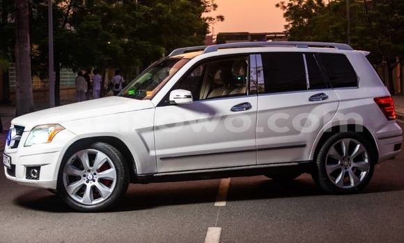 Acheter Occasion Voiture Mercedes-Benz GLK–Class Blanc à Cotonou, Benin Acheter Occasion Voiture Mercedes-Benz GLK–Class Blanc à Cotonou, Benin