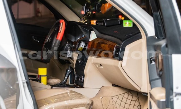Acheter Occasion Voiture Mercedes-Benz GLK–Class Blanc à Cotonou, Benin Acheter Occasion Voiture Mercedes-Benz GLK–Class Blanc à Cotonou, Benin