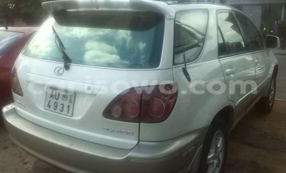 Sayi Na hannu Lexus RX 300 White Mota in Cotonou a Benin Sayi Na hannu Lexus RX 300 White Mota in Cotonou a Benin