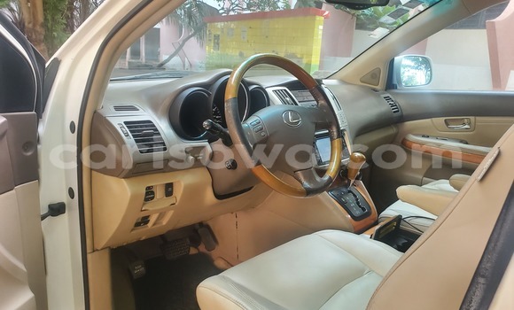 Sayi Na hannu Lexus RX 330 White Mota in Abomey Calavi a Benin Sayi Na hannu Lexus RX 330 White Mota in Abomey Calavi a Benin