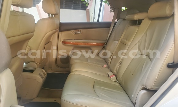 Sayi Na hannu Lexus RX 330 White Mota in Abomey Calavi a Benin Sayi Na hannu Lexus RX 330 White Mota in Abomey Calavi a Benin