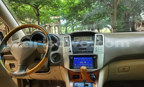Sayi Na hannu Lexus RX 330 White Mota in Abomey Calavi a Benin Sayi Na hannu Lexus RX 330 White Mota in Abomey Calavi a Benin